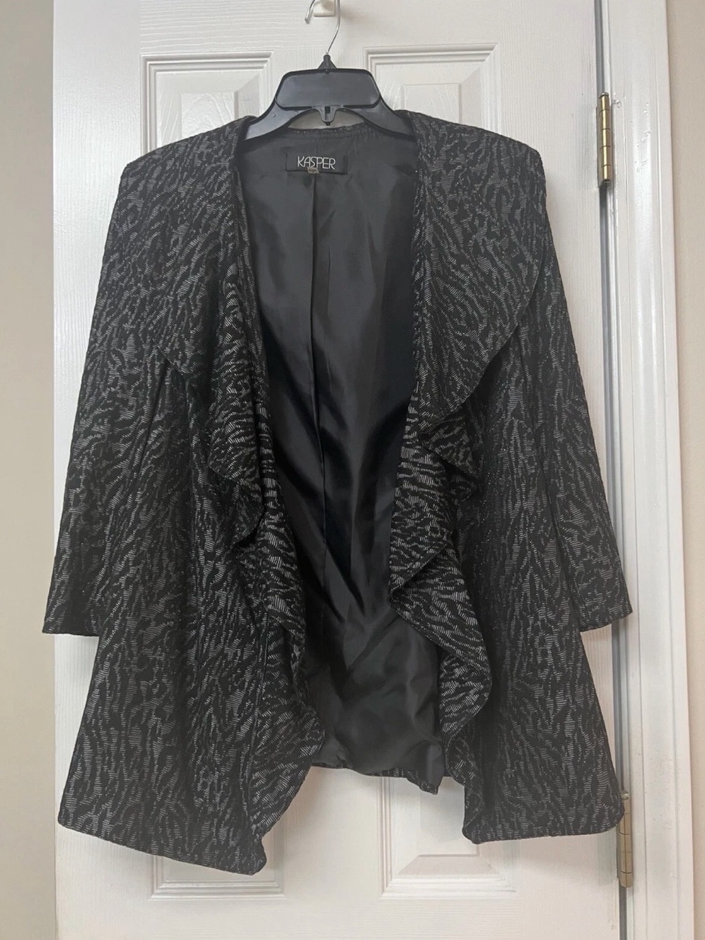 Kasper Black & Silver Textured Ruffle Open Jacket size 8